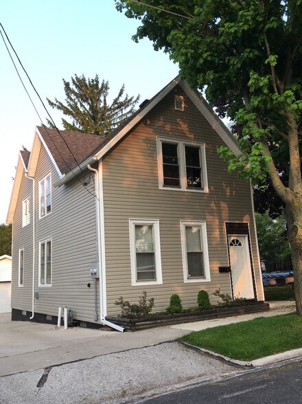 Front - 1321 S 11th St