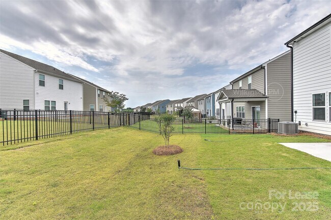 Building Photo - 561 Scotch Meadows Loop