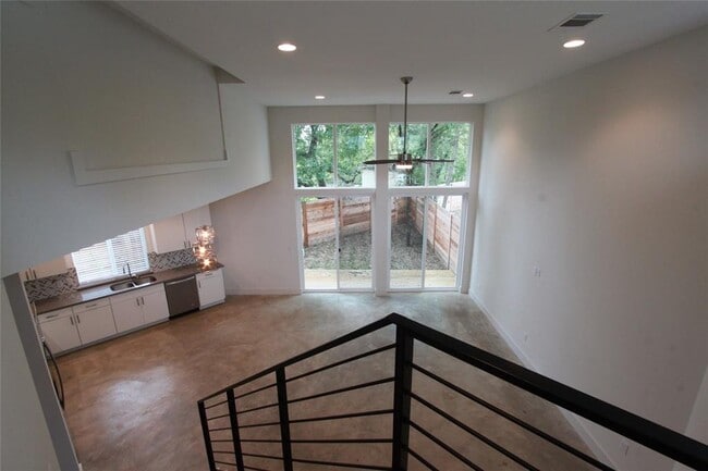 Building Photo - 1204 Cometa St