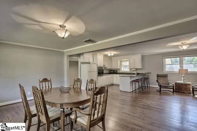 Building Photo - 414 Mapleton Dr