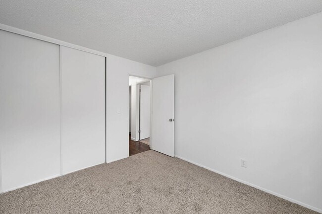 Building Photo - 2 bedroom home in Portsmouth Community!! M...