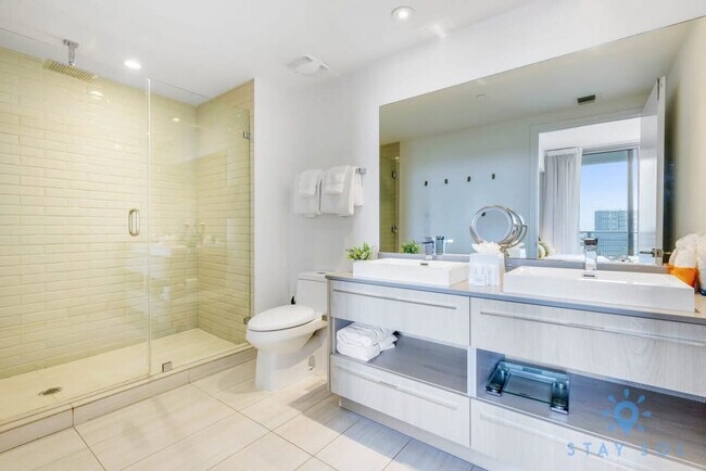 Building Photo - 4010 S Ocean Dr