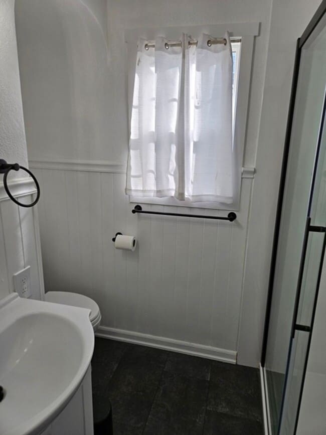 Building Photo - 4Bd/2Ba Two Story Home - For Viewing!