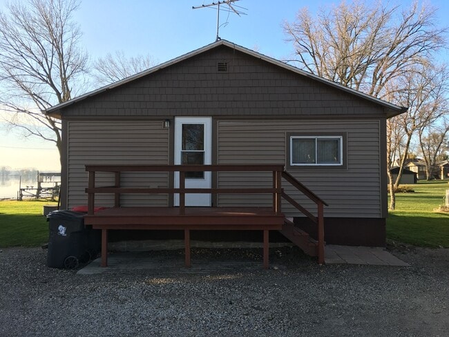 Building Photo - Cute Cottage located on Lake Koshkonong