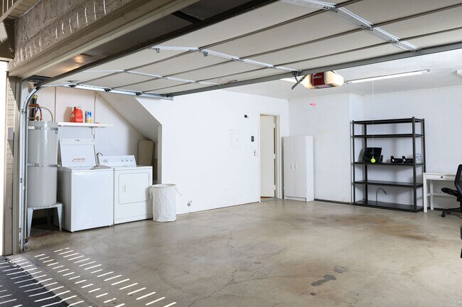 Building Photo - 8450 Via Sonoma