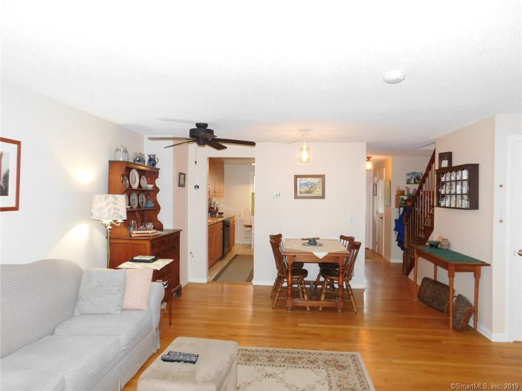 Dining room - 32 Upper Pattagansett Rd