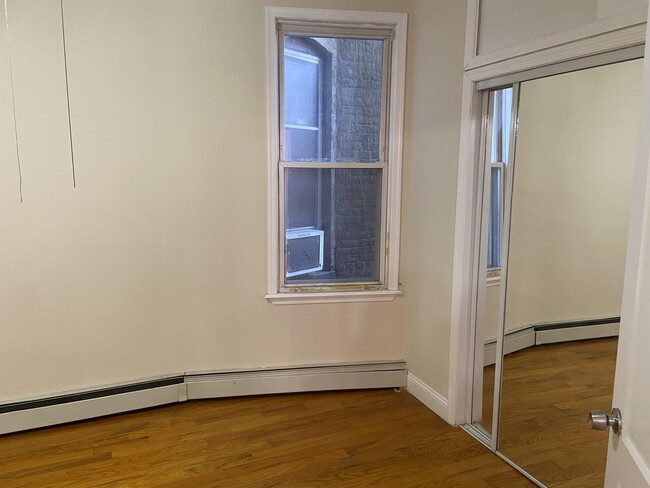 Building Photo - 1402 8th St