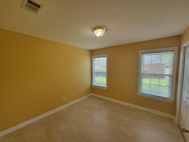 Building Photo - 4740 Waltons Cir