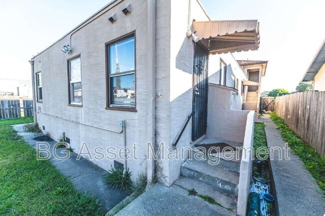 Building Photo - 429 S 23rd St