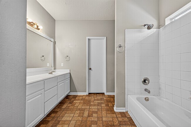 Building Photo - 15430 Elm Leaf Pl