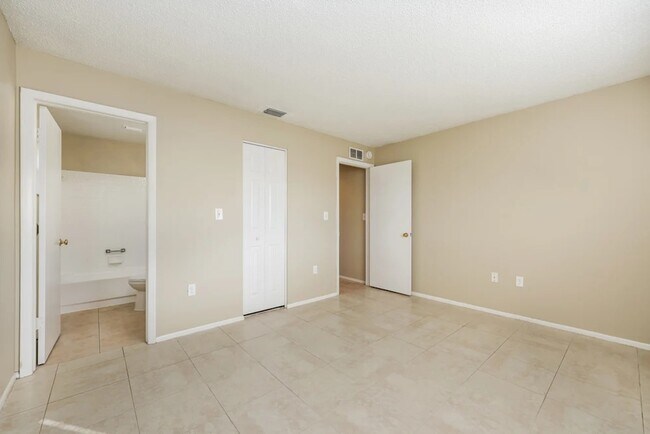 Building Photo - 11446 Walsingham Rd