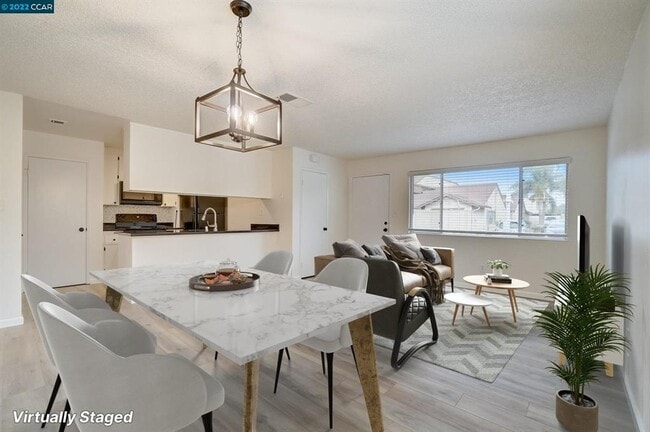 Building Photo - 2500 Florida Ln