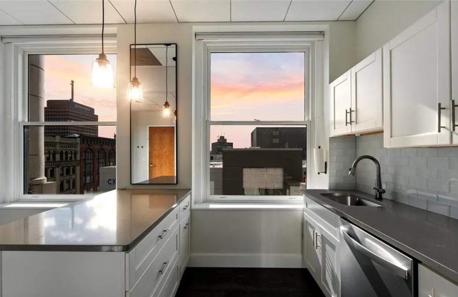 Primary Photo - 108 W Jefferson St