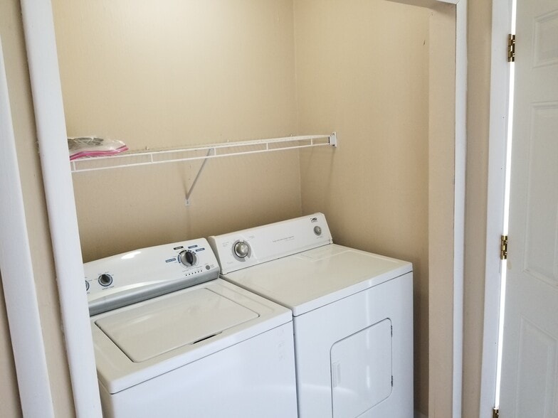 Building Photo - 1831 Aries Ct