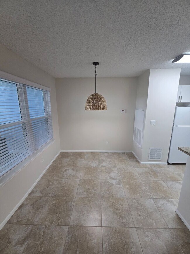 Building Photo - 2577 Grassy Point Dr