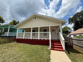 Building Photo - 5 Bedrooms, 2 Bathrooms - Home in East Rome!