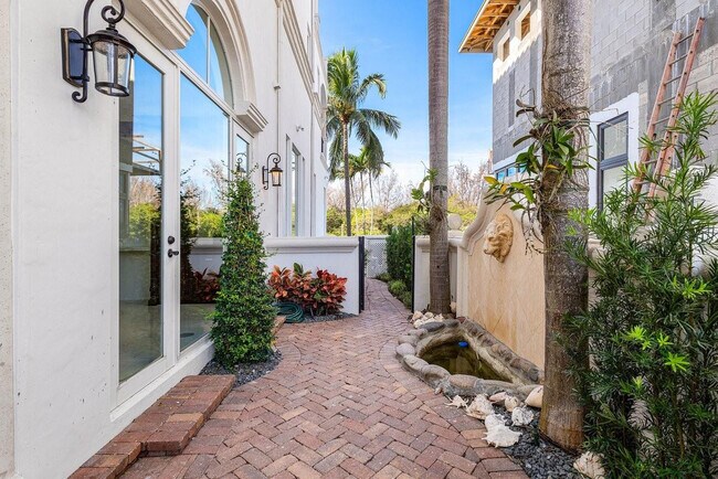 Building Photo - 549 NE 19th Ave