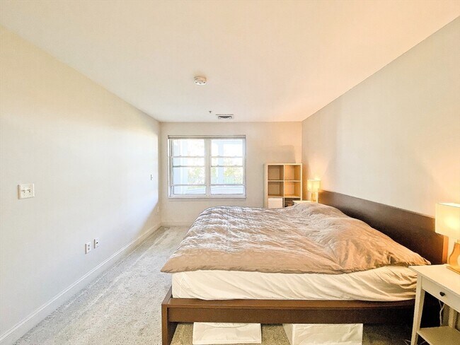 Building Photo - 318 Rindge Ave