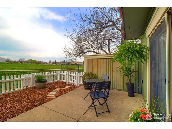 Building Photo - 855 W Moorhead Cir