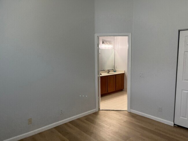 Building Photo - 3231 Laurel Ridge Cir