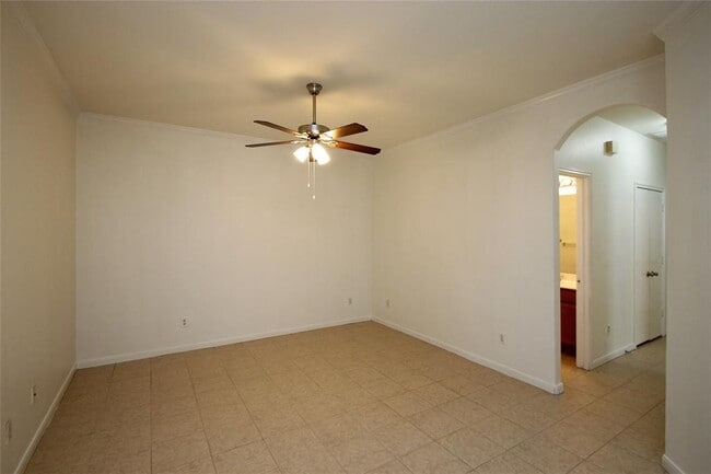 Building Photo - 2817 Southampton Way