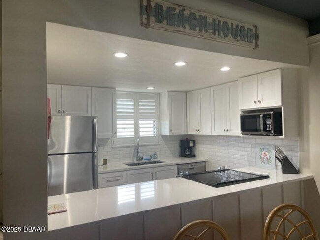 Building Photo - 4849 Saxon Dr