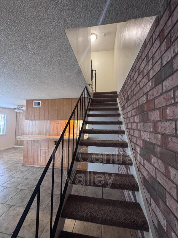 Building Photo - 1331 Pinetree Dr