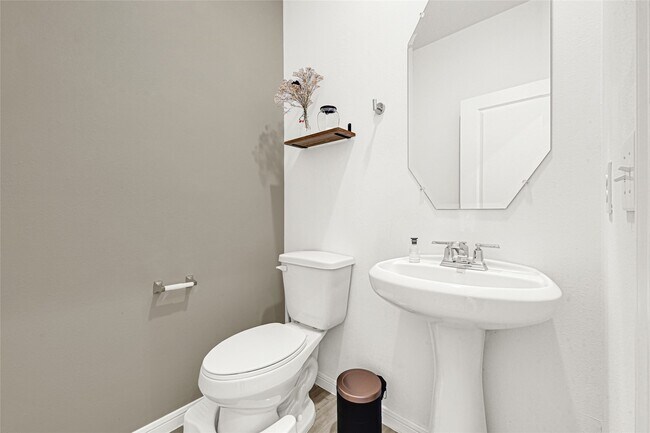 Building Photo - 318 Maple Bark Trl