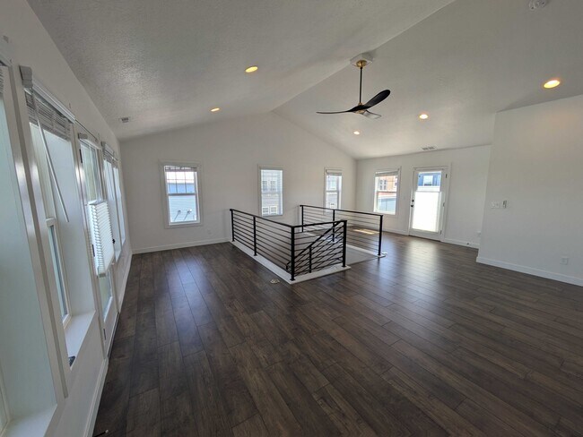 Building Photo - 11201 S Kestrel Rise Rd
