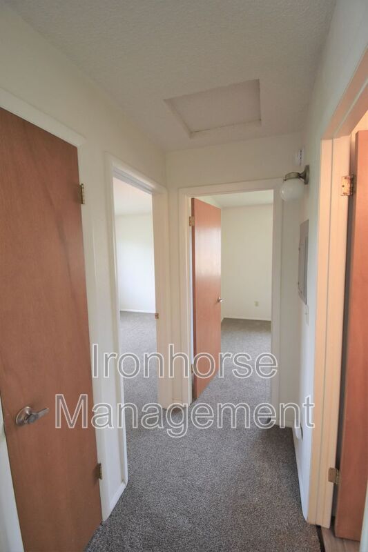 Building Photo - 811 W Villard St