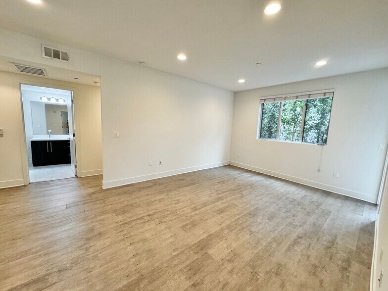 Building Photo - 11929 Courtleigh Dr