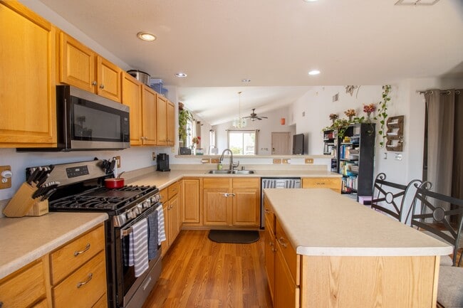 Building Photo - 3913 Pearl Ct