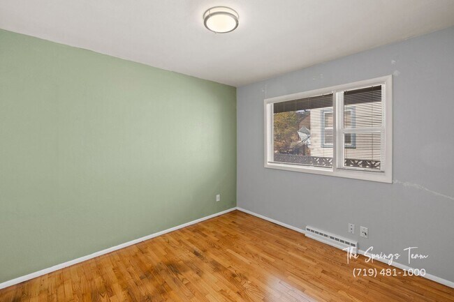 Building Photo - CHARMING WESTSIDE 2BD HOME with A/C