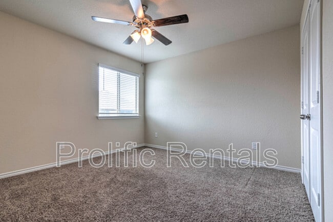 Building Photo - 5300 Primavera Ln