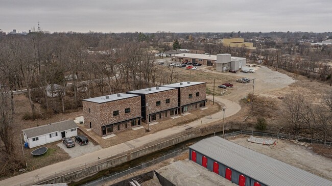 Building Photo - 325 Houghton St