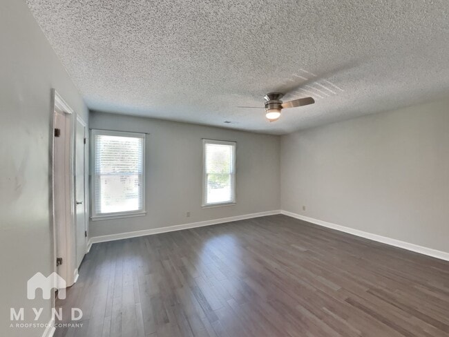 Building Photo - 131 Lake Run