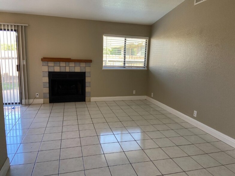 Building Photo - 700 Lacross Ct