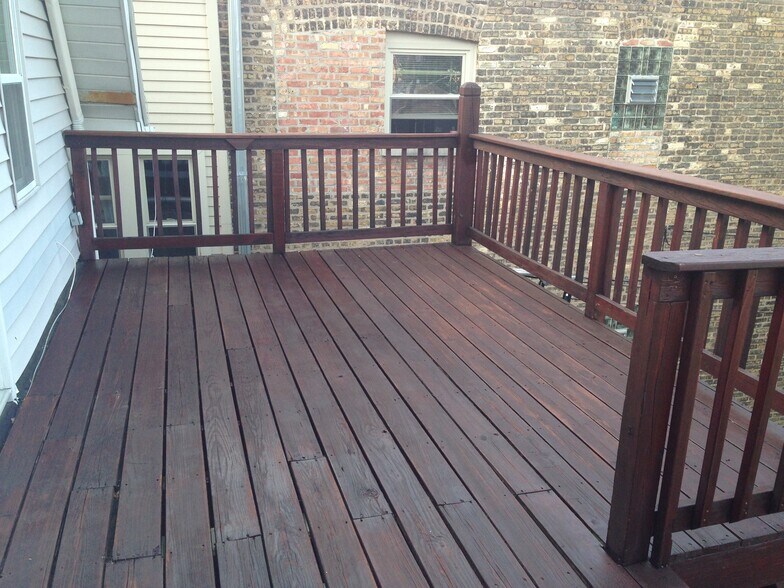 Deck - 3755 N Christiana Ave