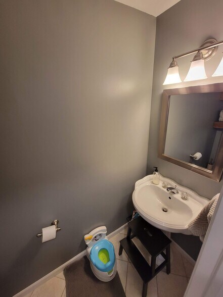 Powder Room - 555 Coventry Lane