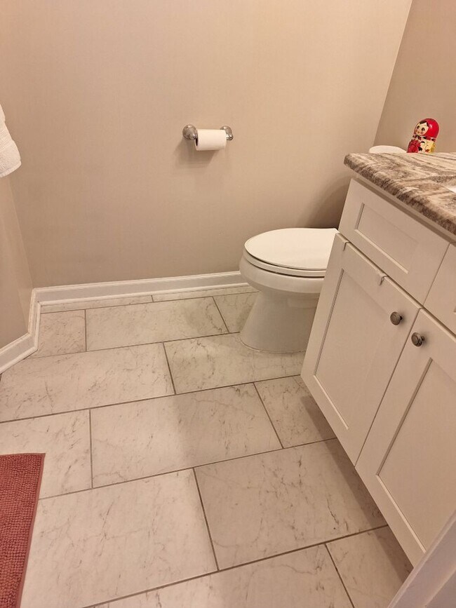 Building Photo - Walking distance to UT/ Very short walk