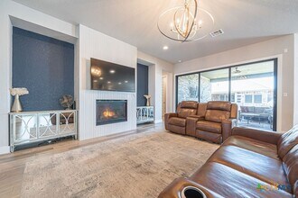 Building Photo - 350 Nightshade Trl