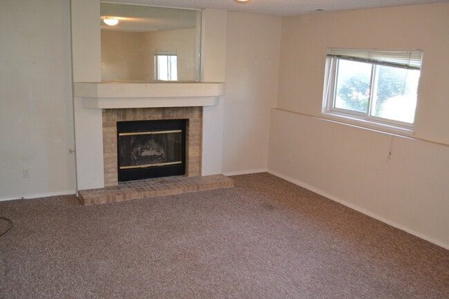 Building Photo - Cozy 4 Bedroom Bi-level in Security/Widefield