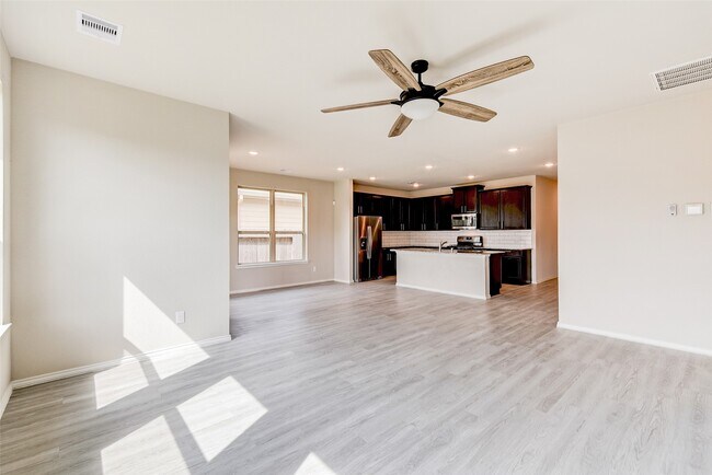 Building Photo - 1910 Hidden Cedar Dr