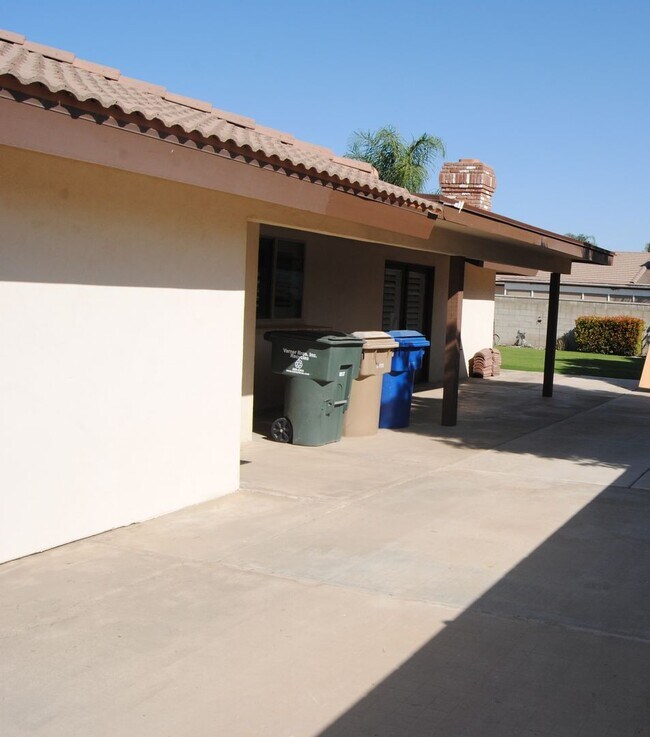 Building Photo - 7112 Darrin Ave