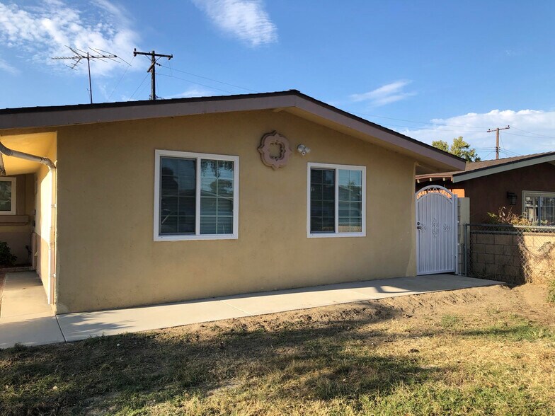 Building Photo - 4221 W Roberts Dr