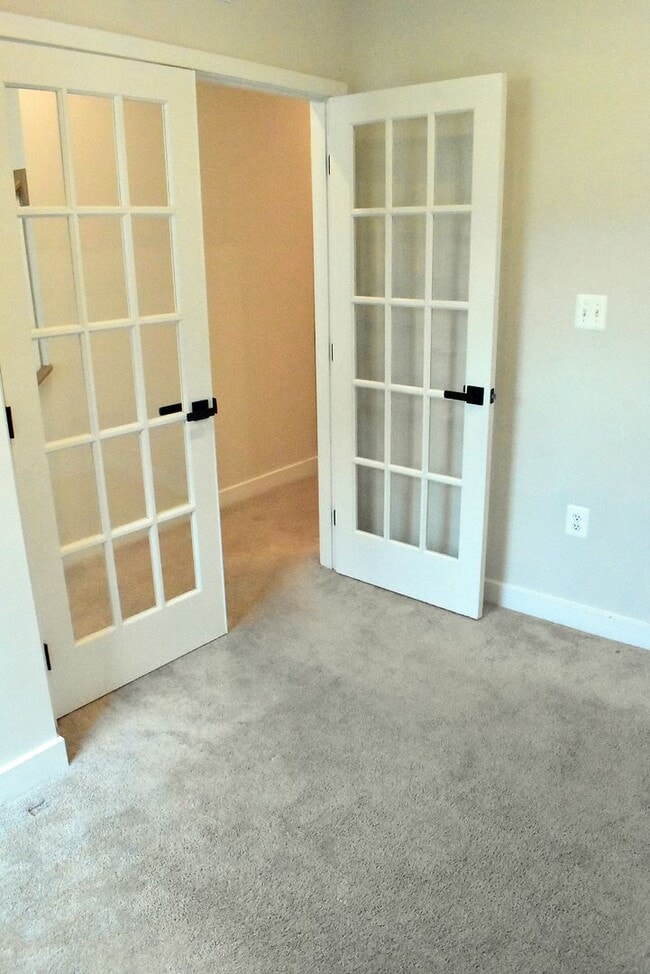 Building Photo - Fantastic Fredericksburg Townhome!