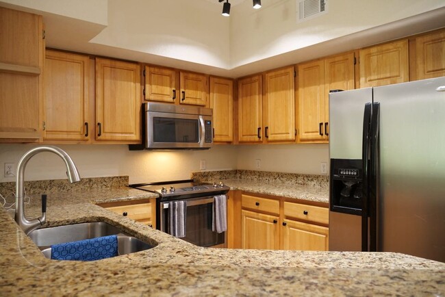Building Photo - Upgraded Condo in Gated Community of Plant...