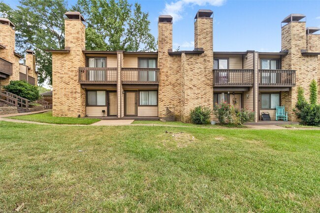 Primary Photo - 2521 Crosstimbers Dr