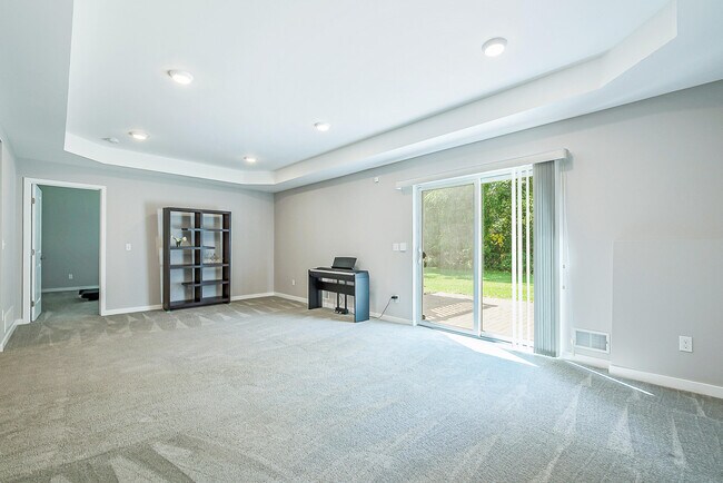 Building Photo - 348 Sedgewood Ln