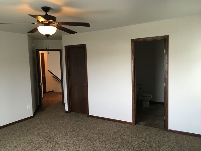 Building Photo - 3 Bed 3 Bath Single Family Townhome